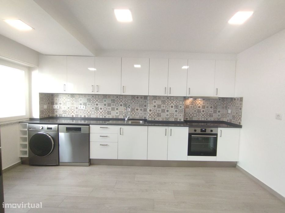 Apartamento T2 com Vista Mar no Centro de Santa Cruz