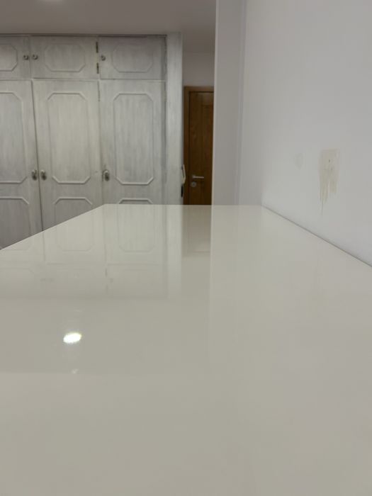 Móvel suspenso branco alto brilho 180 cm – bom estado