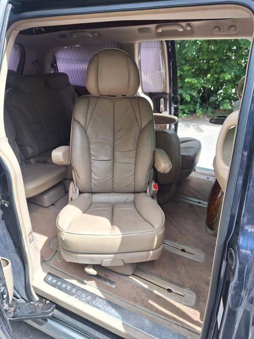 KIA Carnival Grand Limousine
