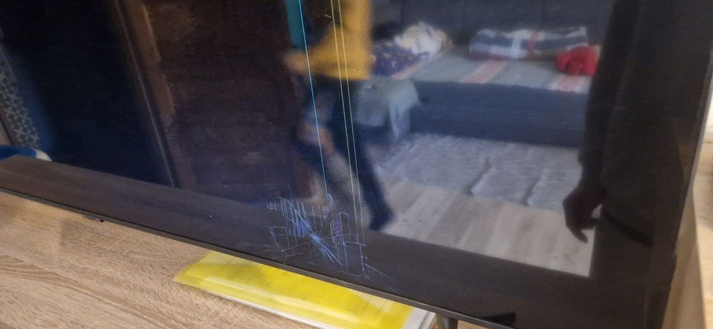 Sprzedam telewizor z pęknięta matryca