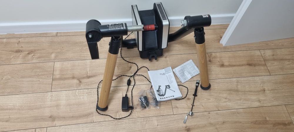 Trenażer rowerowy Elite Tuo + koło 28 cali z oponami