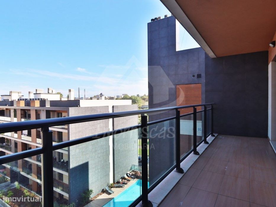 Apartamento T3 com box no Condomínio Blue Garden, em Sacavém