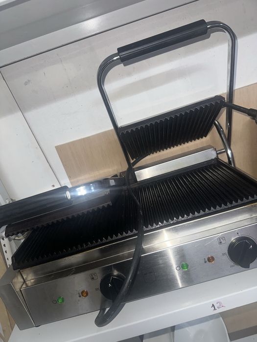 Metro bread toaster