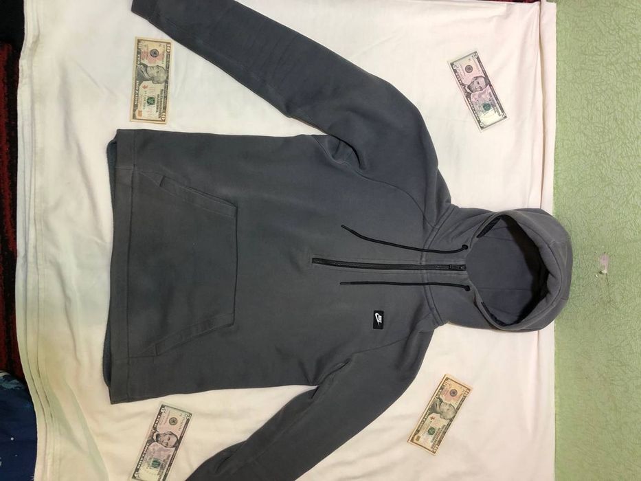 Продам кофту NIKE