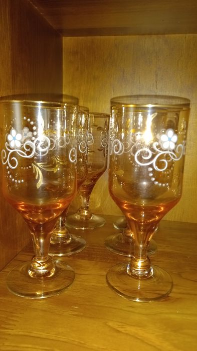 Vendo 6 copos para vinho  nunca usados entrego em maos
