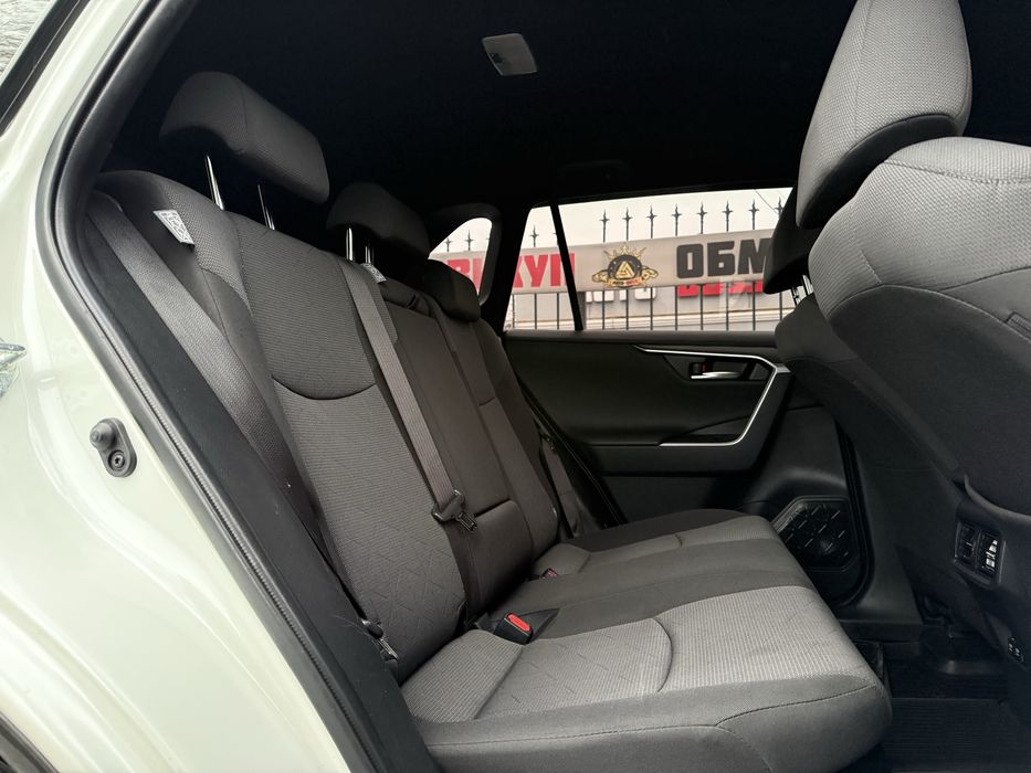 Toyota Rav4 2018 год, 2.5 гибрид!!!