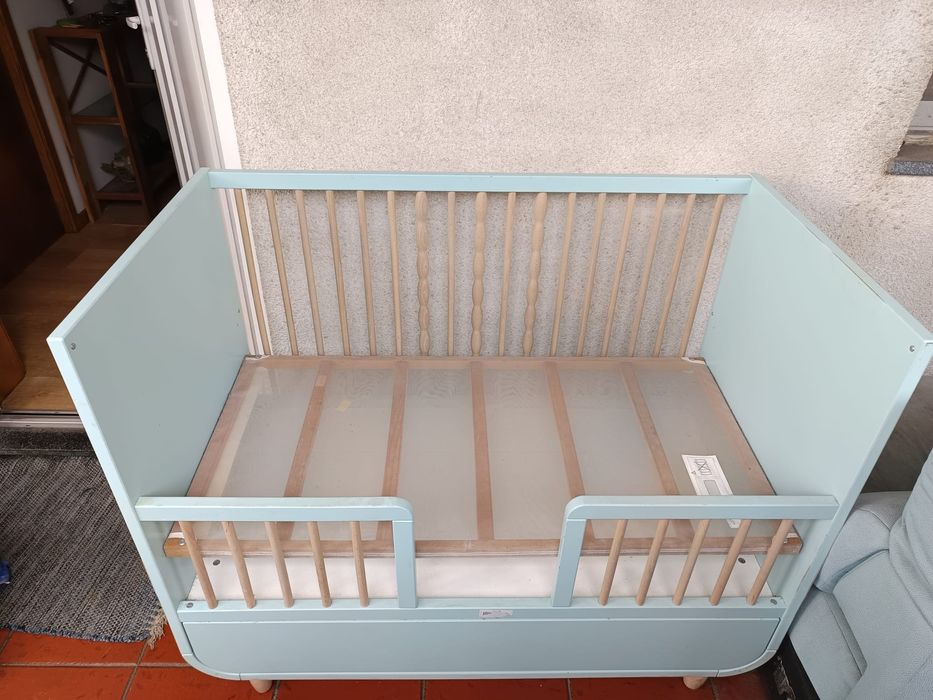 Berço para criança e bebê