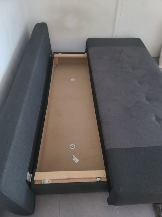Sofa cama e mesa sala estar