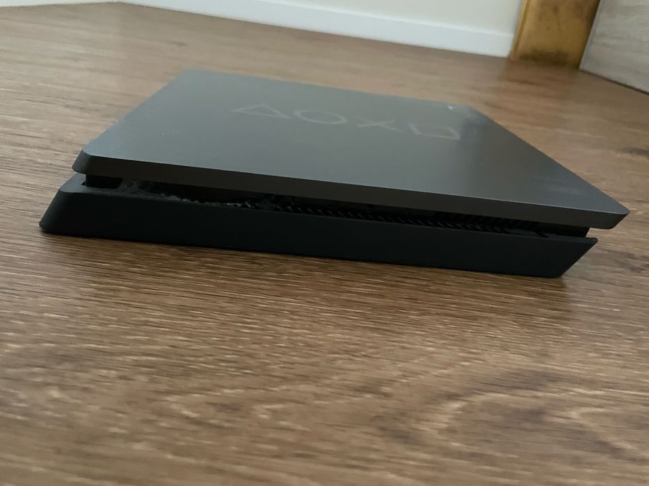 Playstation 4 ediçao especial usado com 2 contoles