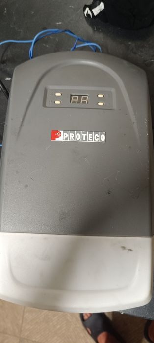 Motor para portão de garagem Proteco Libra 700N.Tem uma potência nominal de 100W