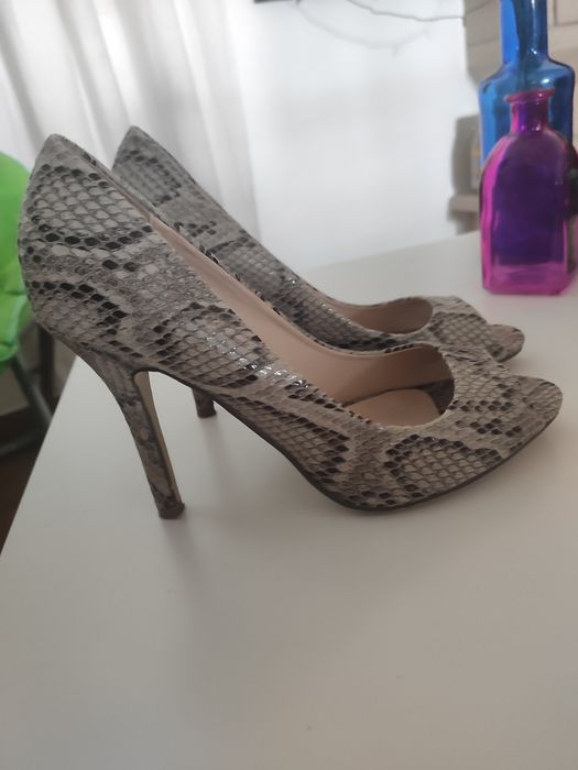 Sapatos de salto alto