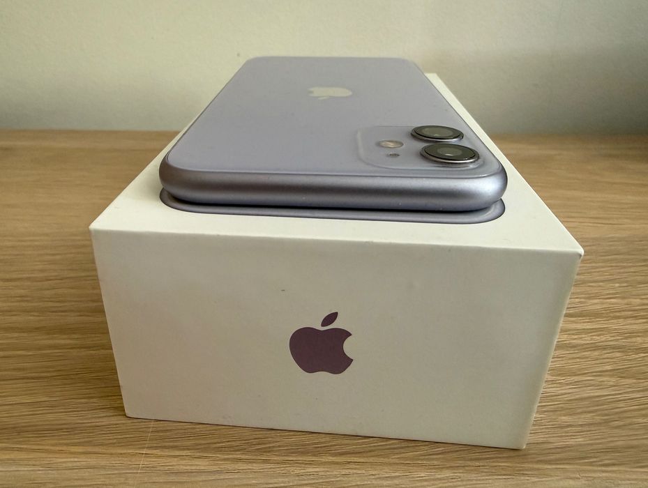 Apple iPhone 11 (64GB) - Purple