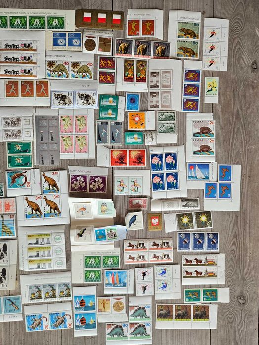 Duży zestaw znaczków PRL ok. 200 szt. – serie, bloki, lata 60–70