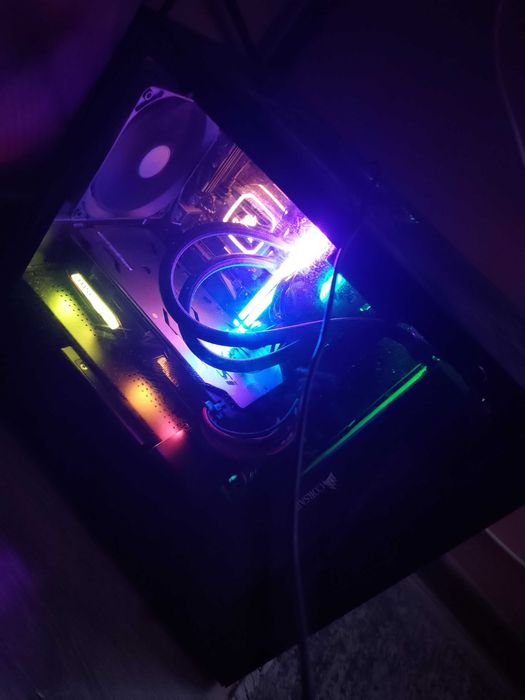 Komputer z monitorem