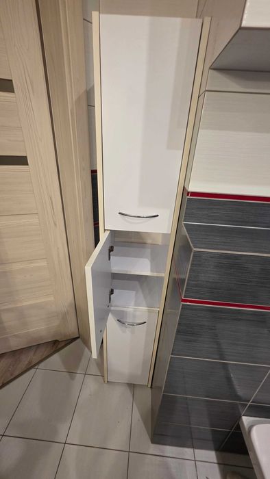 Słupek łazienkowy 30x171x31 cm, biały, stan dobry