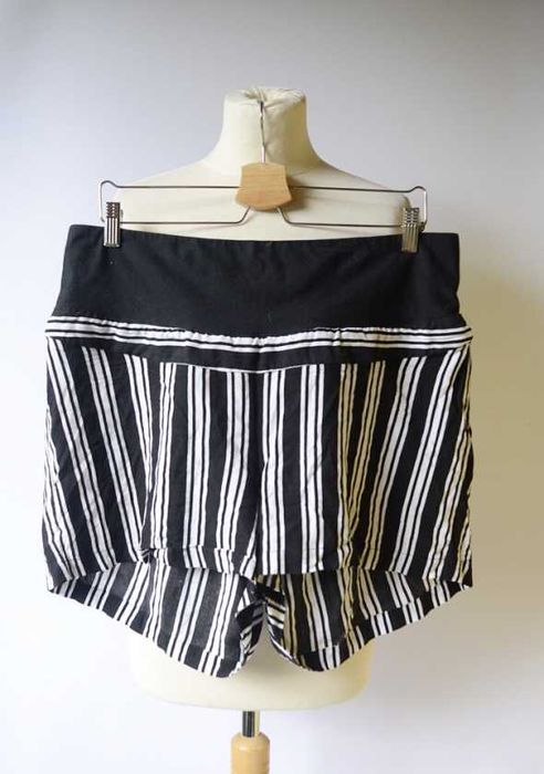 Spodenki H&M Mama Paski Czarne Białe 46 3XL