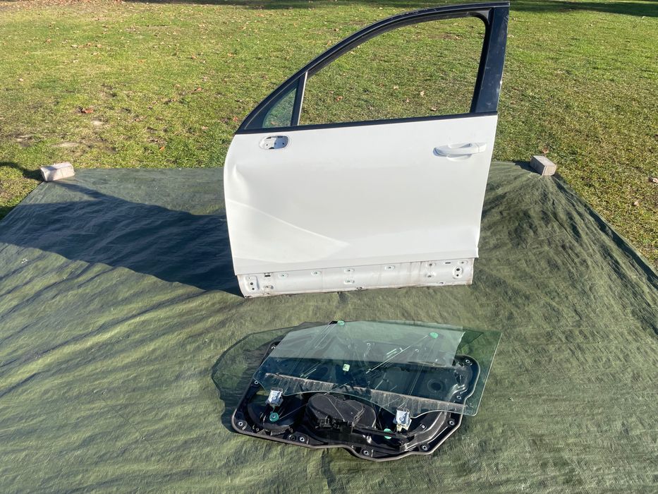 PORSCHE CAYENNE VW TOUAREG 7P lift lewy przód przednie kolor LC9A