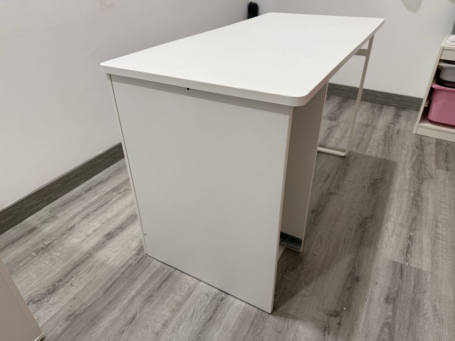 Secretária IKEA para desocupar