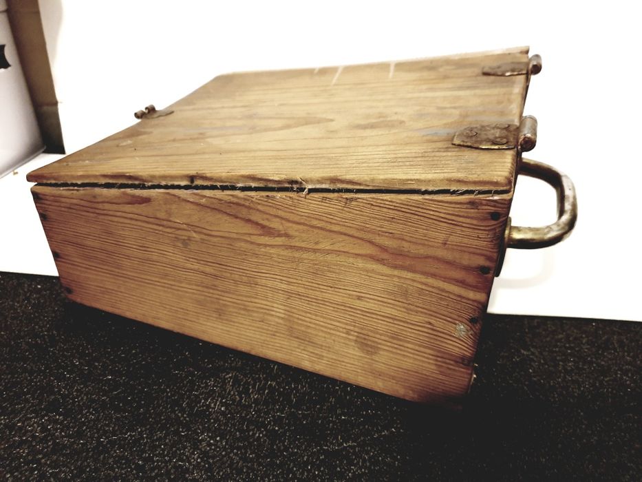 Antiga caixa/mala de balança de vendedor ambulante de ouro e prata