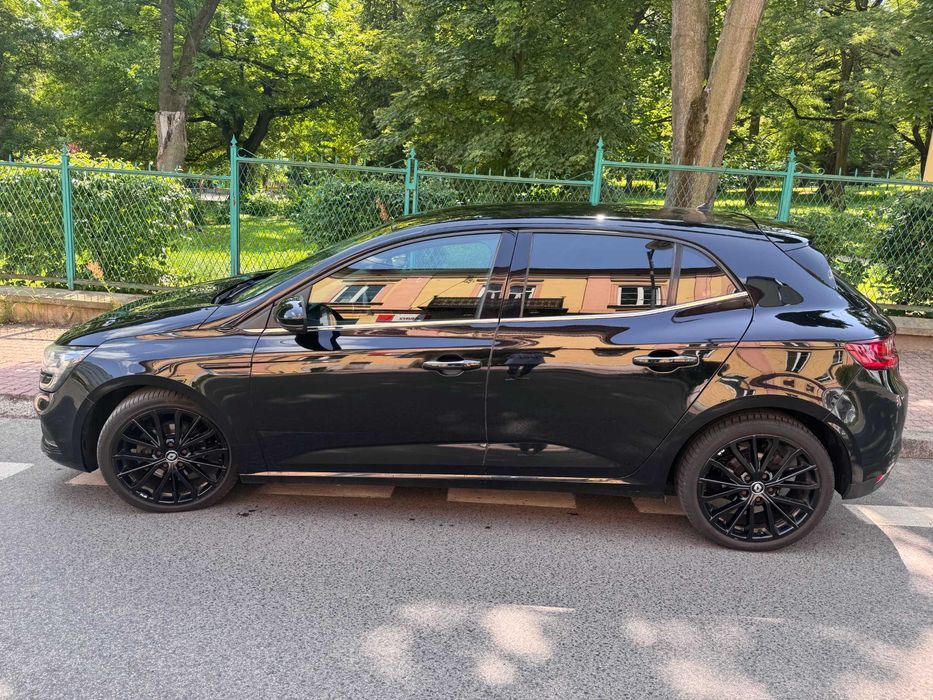 sprzedam samochód osobowy Renault Megane IV