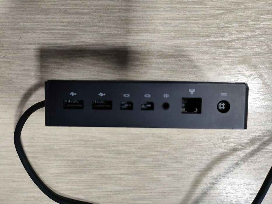Док-станція Microsoft Surface Dock 1661 з новим блоком живлення