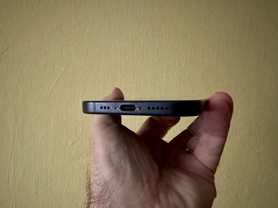 Iphone 15.  128г.  Face ID -. АКБ 86%
