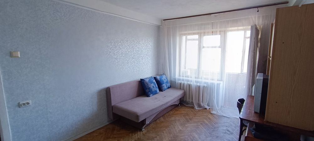 Воскресенський проспект 15(Перова), авторинок,  ТЦ "Квадрат"