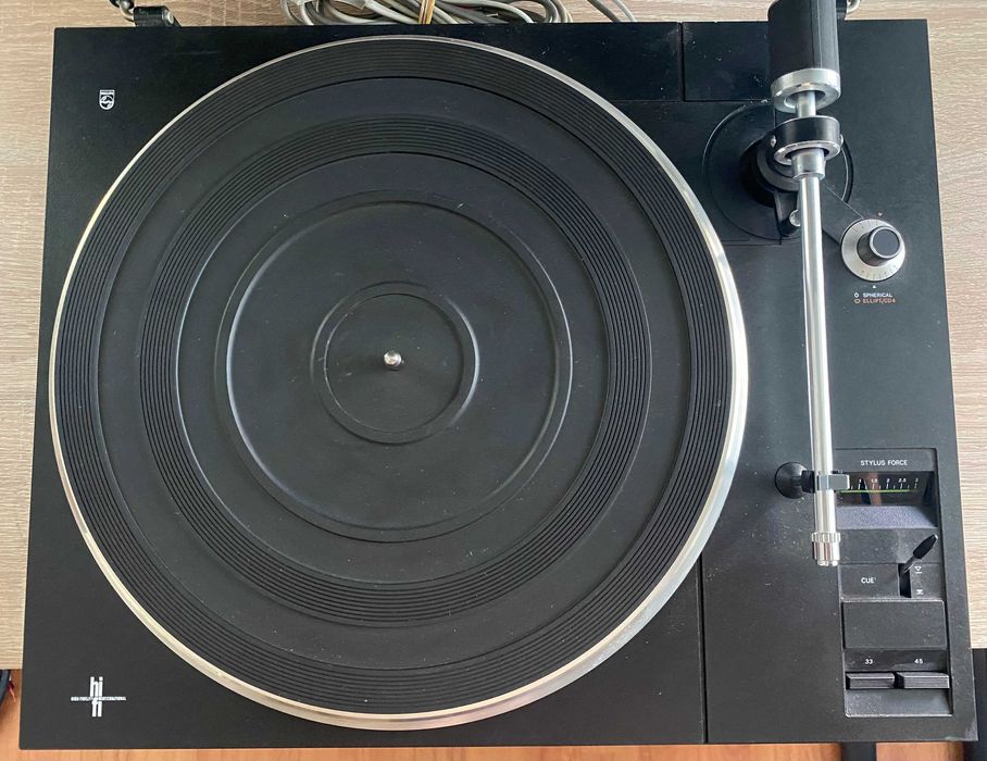Gramofon PHILIPS 677 Direct Control