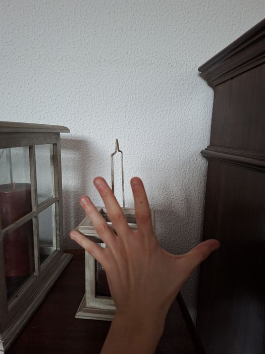 2 lanternins brancos decorativos