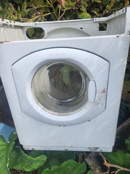 Люк для будь- яких пральних машин.