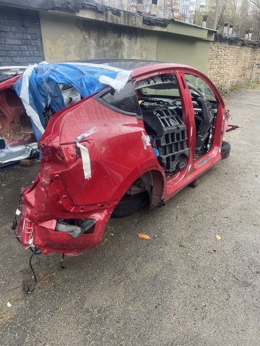 Розпил, ріжемо Tesla Model Y, є PN01, білий, червоний. перед четв-120