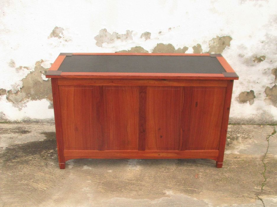 Antiga secretária em madeira de macacaúba