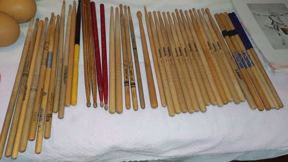 Lote de baquetas e acessórios para percussão 200€