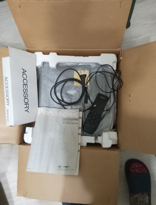 Видеомагнитофон  Panasonic.