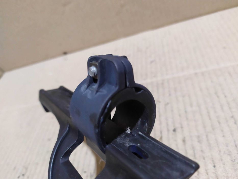 Флягодержатель с хомутом пластик, на рамы ХВЗ