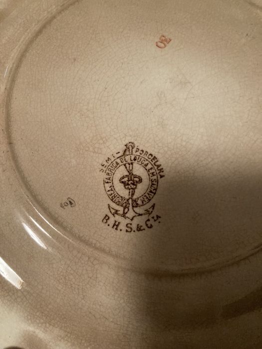 Jarras e pratos decorativos antigos