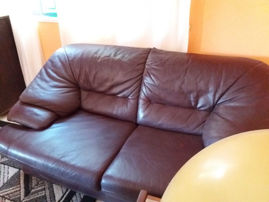 Sofá cama em pele c/colchao e poltrona