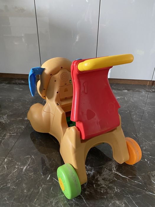 Jezdzik pchacz piesek fisher price