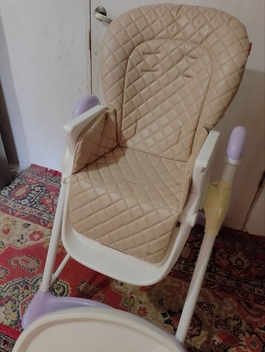 Дитячий столикк для годування