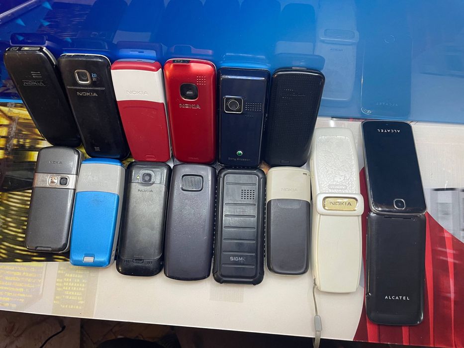 Продам телефони, повністю робочі! Для дзвінків і смс!