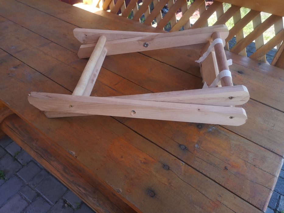 Стілець дерев'яний. Для саду, дому, для гаража