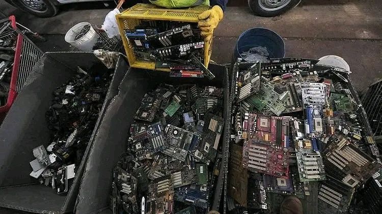 Купуємо ПЛАТИ, радіо деталі!