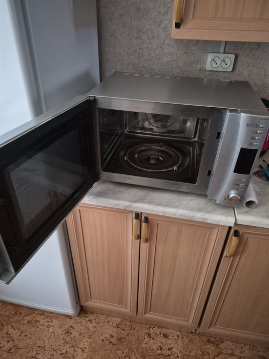 Мікрохвильова піч  Candy