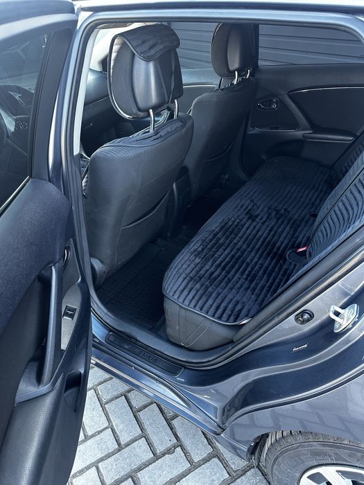 Toyota Avensis 1.8 бензин