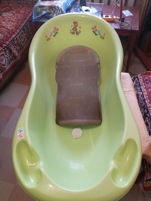 Ванночка для купания с горкой под спинку и сливом