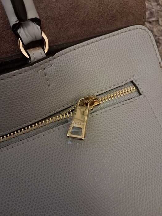 Piękna Szara jasna duża torebka Furla na długim pasku
