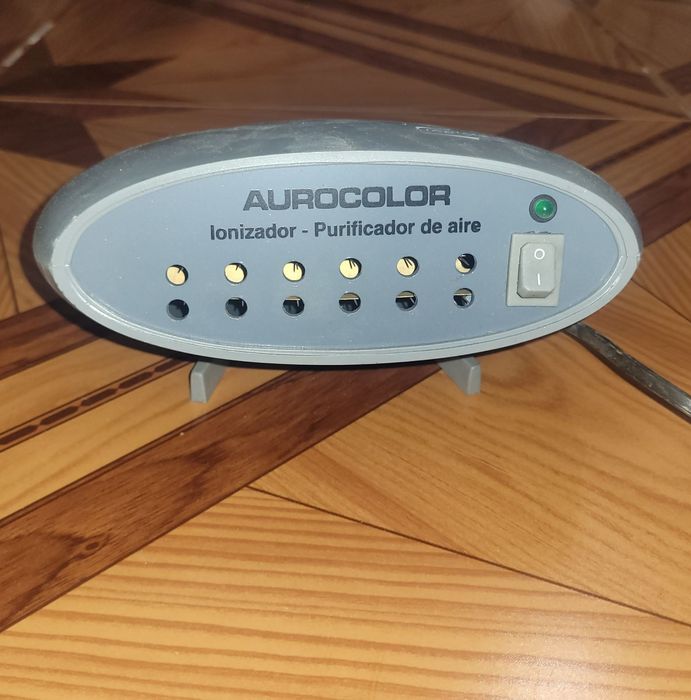 Ионизатор-очиститель воздуха AUROCOLOR.
