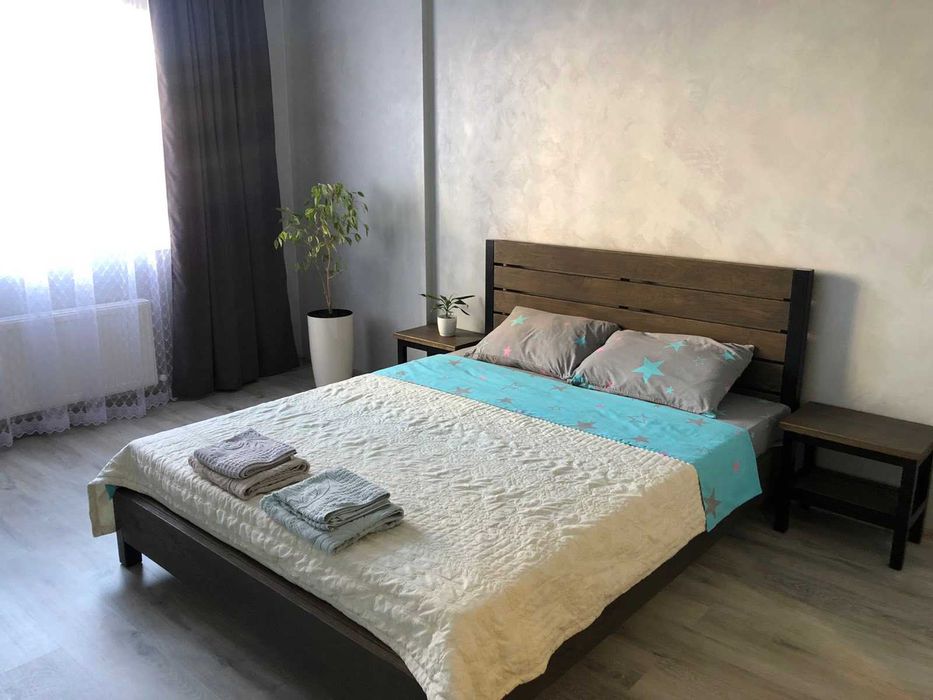 Подобово 1,5 кімнатна квартира на Озерній