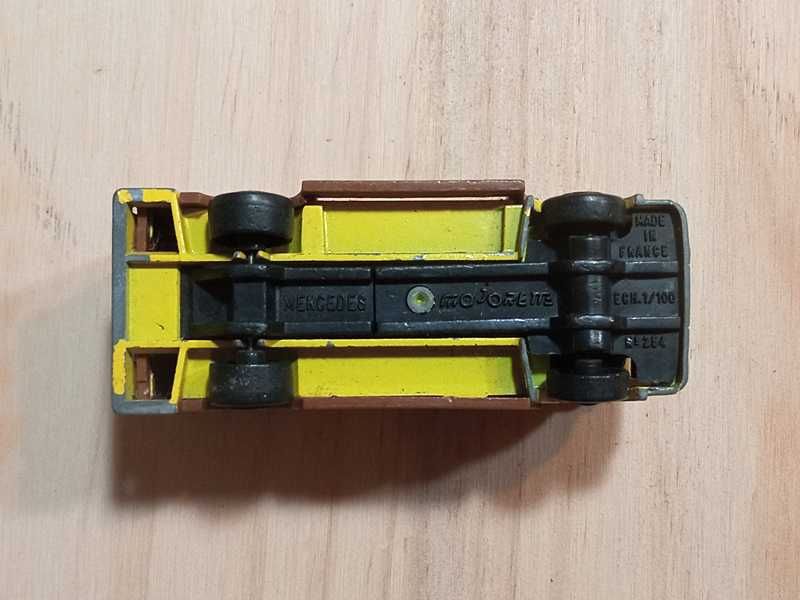 Mercedes-Benz Cattle Truck - Majorette
