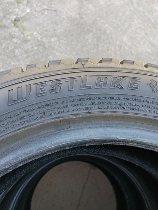 Резина зимова WestLake 215/55R17 майже нова, комплект